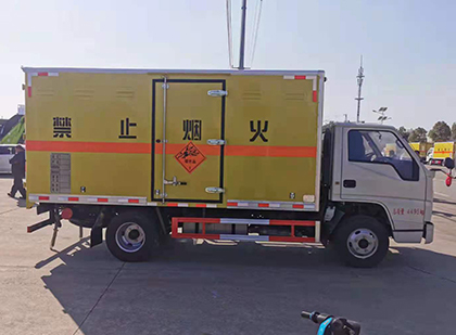 陇川爆破器材运输车