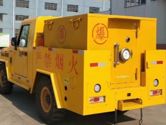 陇川凯龙爆破器材运输车：保障爆破任务的安全运行